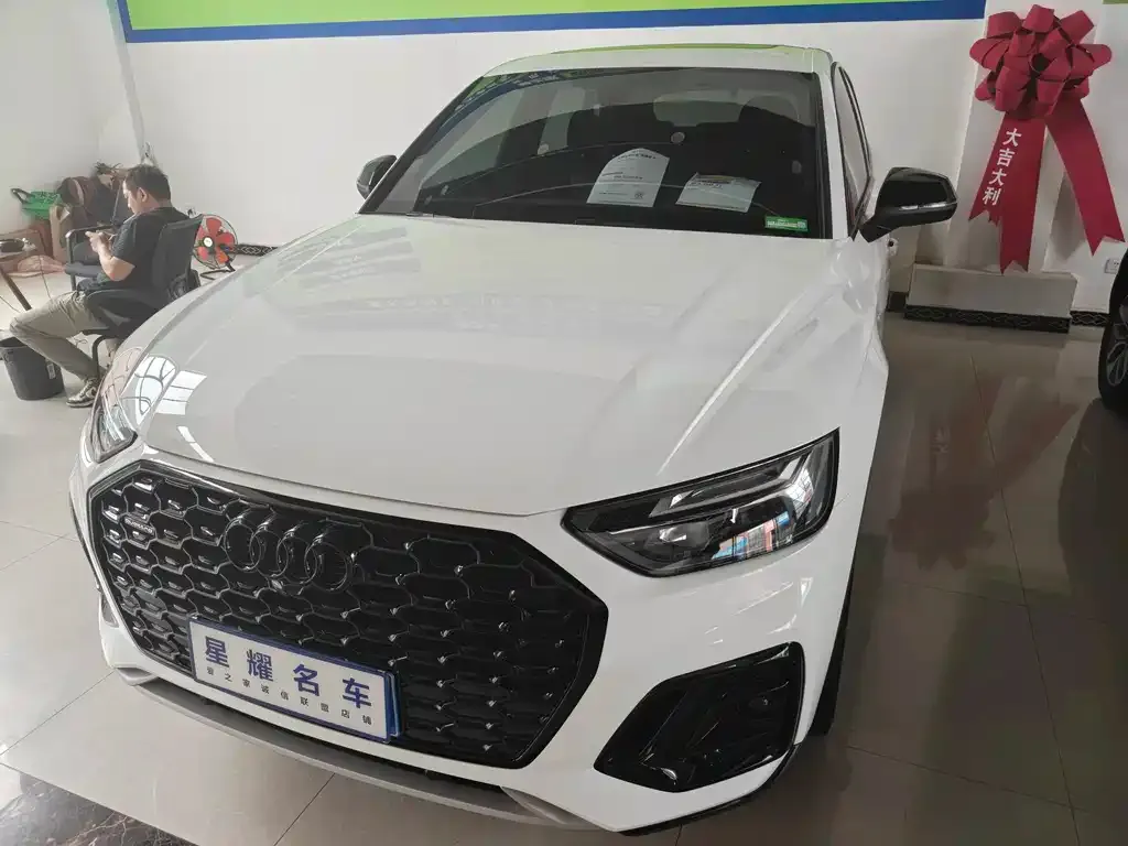 Audi Q5L Sportback — фото 6