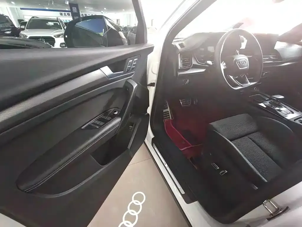 Audi Q5L Sportback — фото 7