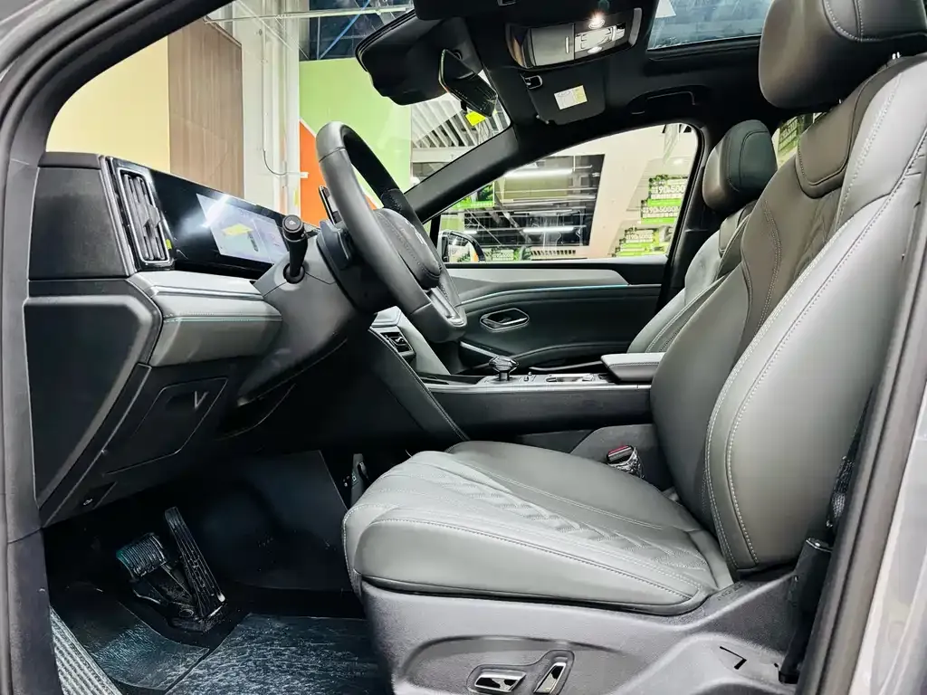 BYD L DM-i — фото 9