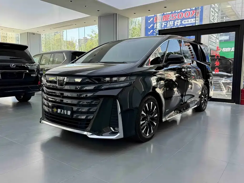 Toyota Vellfire — фото 1