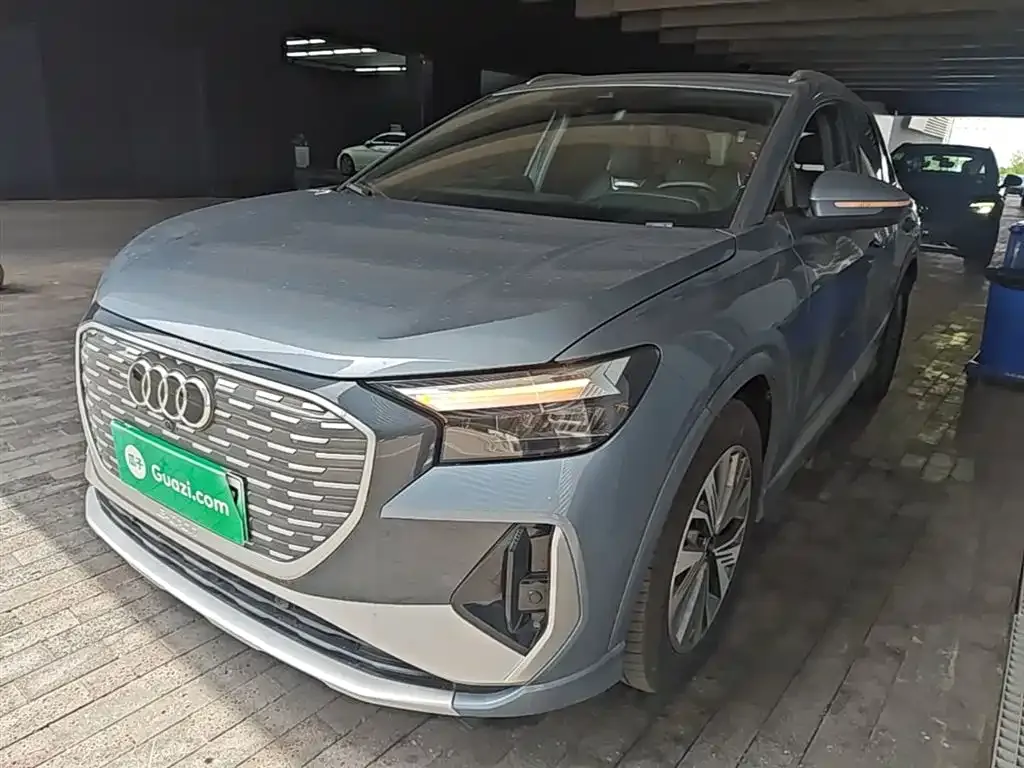 Audi Q4 e-tron — фото 1