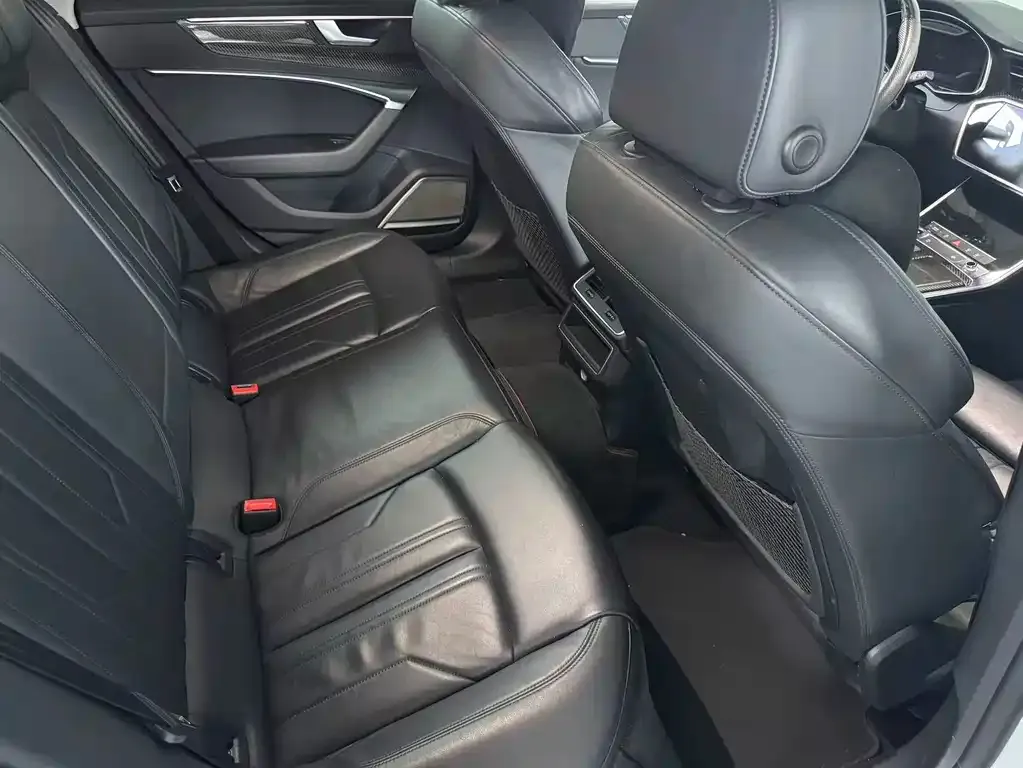 Audi A7 2021 из CN, фото 3