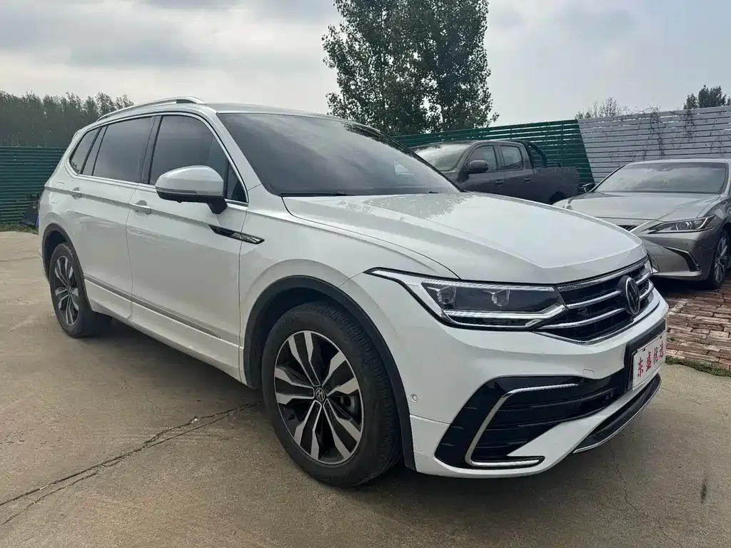Volkswagen Tiguan L — фото 2