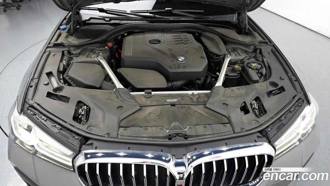 BMW 5-Series — фото 10