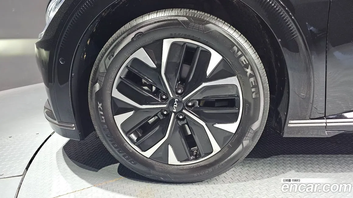 Kia EV6 — фото 9