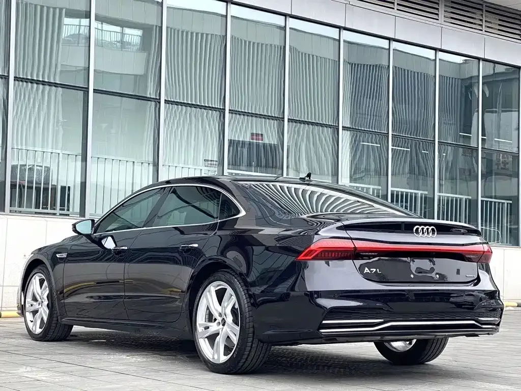 Audi A7L — фото 5