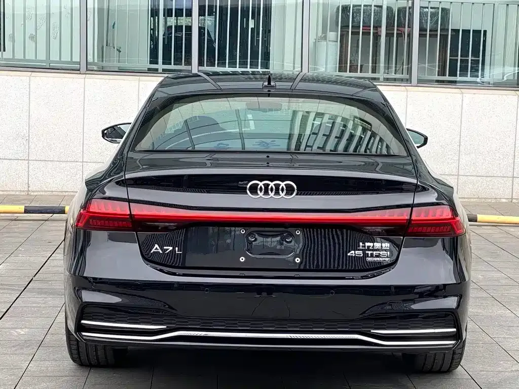 Audi A7L — фото 8