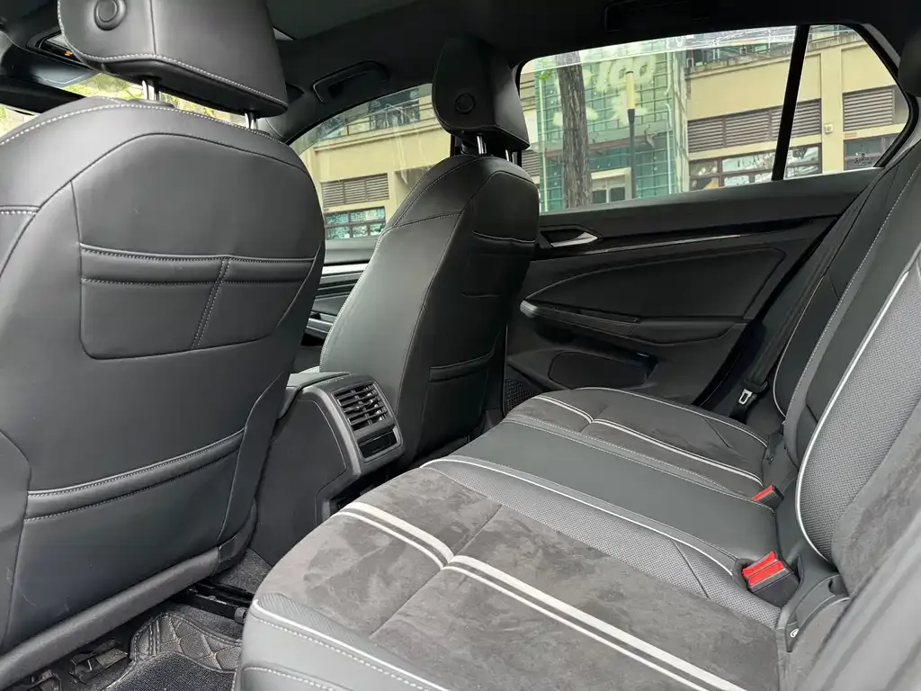 Volkswagen Golf 2022 из CN, фото 10