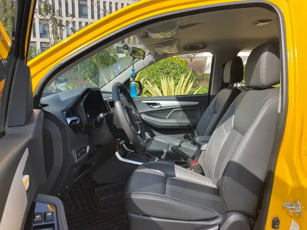 Isuzu RE-MAX 2023 из CN, фото 4