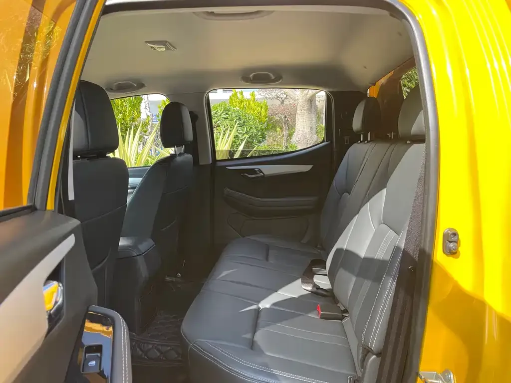 Isuzu RE-MAX 2023 из CN, фото 2