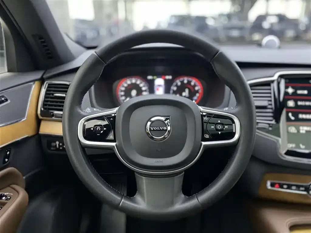 Volvo XC90 — фото 3