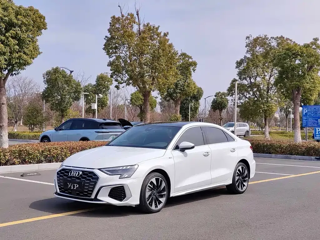 Audi A3 — фото 1