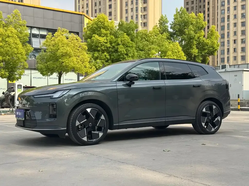 Volvo XC70 Plug-in Hybrid 2025 из CN, фото 5