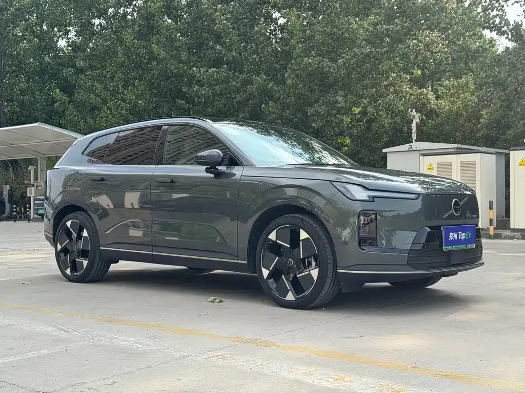 Volvo XC70 Plug-in Hybrid 2025 из CN, фото 2