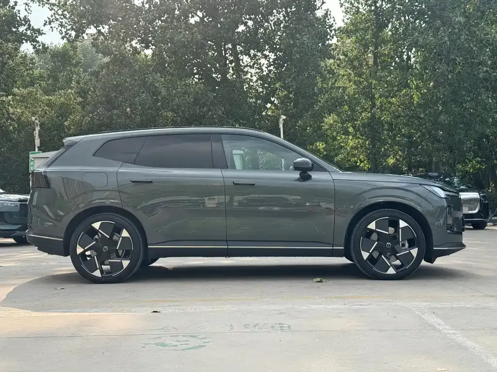 Volvo XC70 Plug-in Hybrid 2025 из CN, фото 9