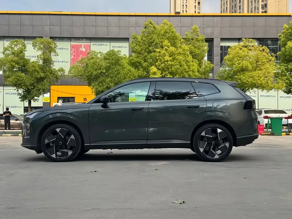 Volvo XC70 Plug-in Hybrid 2025 из CN, фото 10