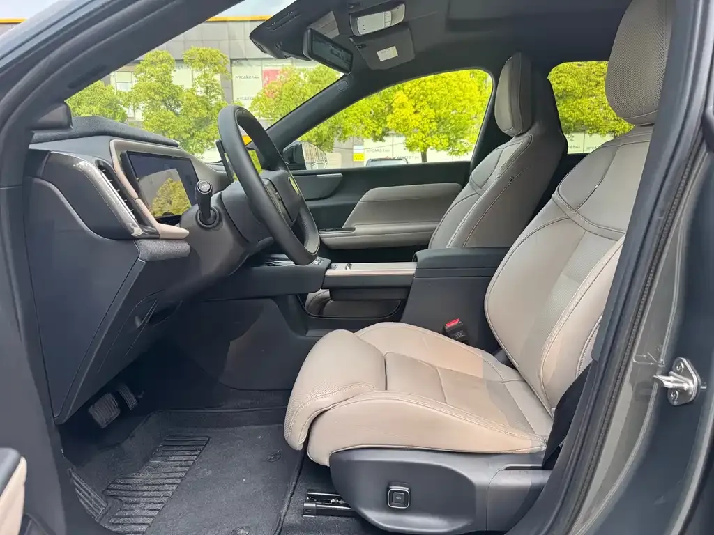 Volvo XC70 Plug-in Hybrid 2025 из CN, фото 7