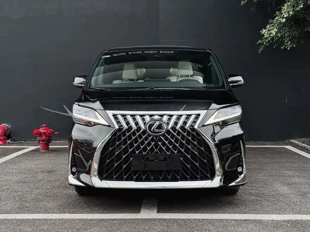 Lexus LM