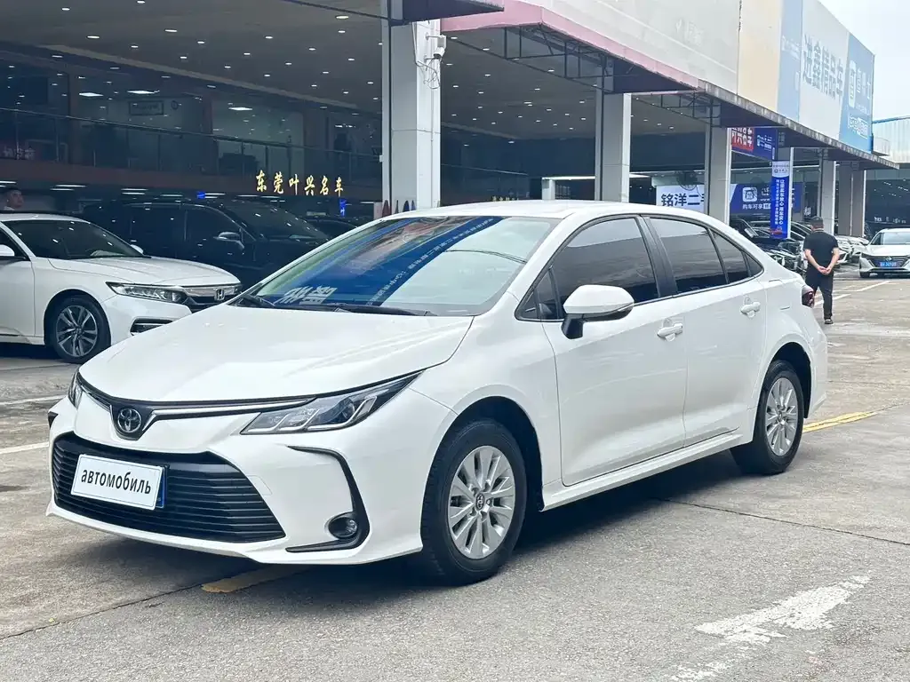 Toyota Corolla — фото 1