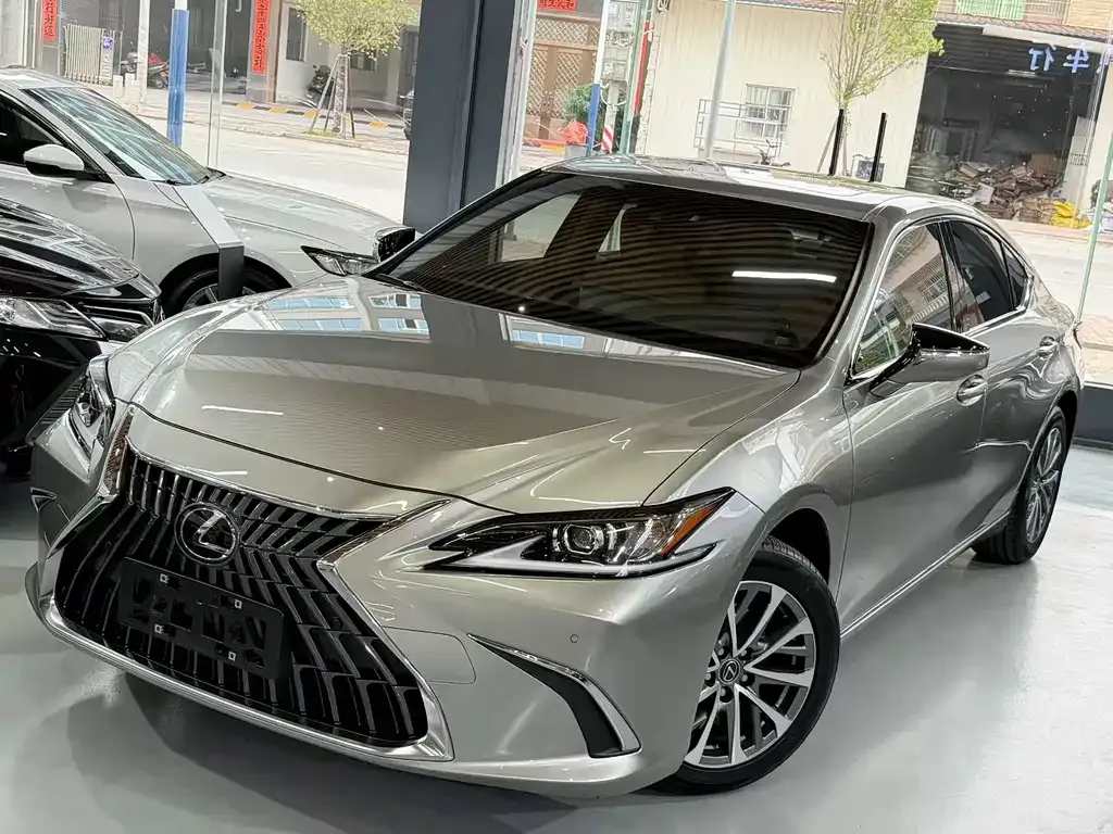 Lexus ES — фото 1