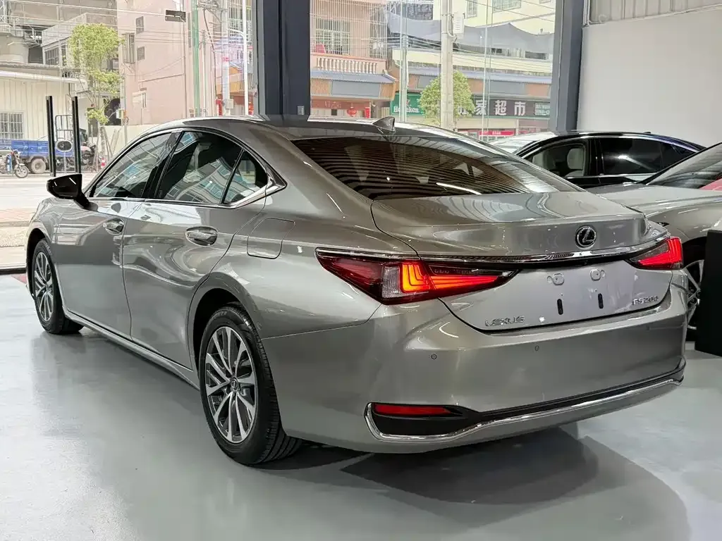Lexus ES — фото 6