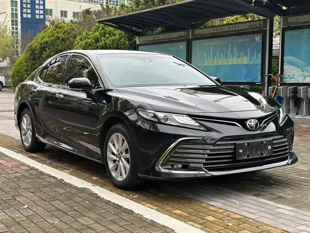 Toyota Camry — фото 6
