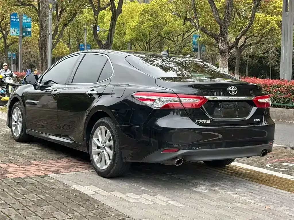 Toyota Camry — фото 9