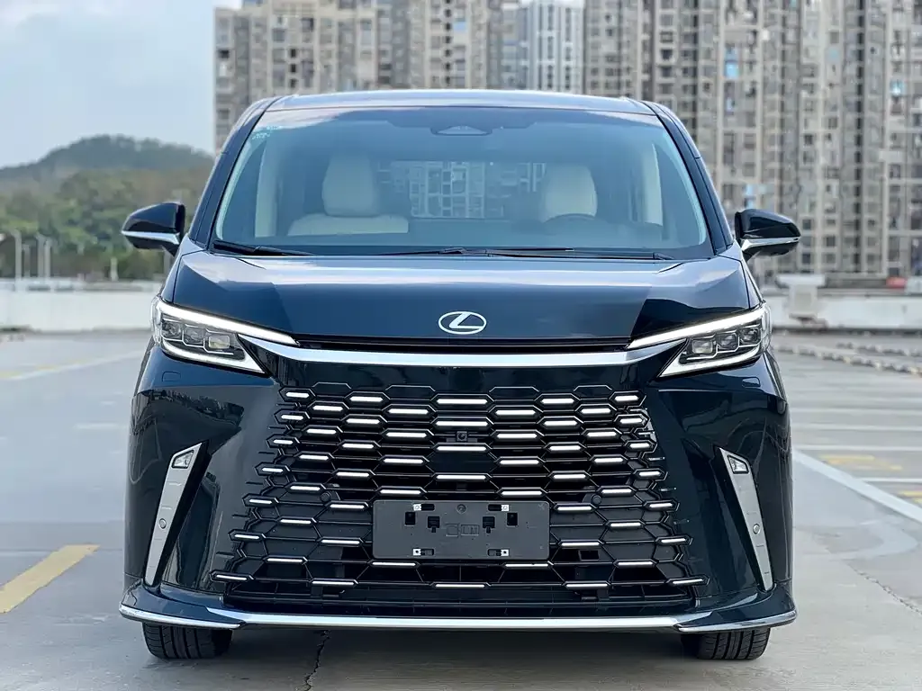 Lexus LM — фото 5