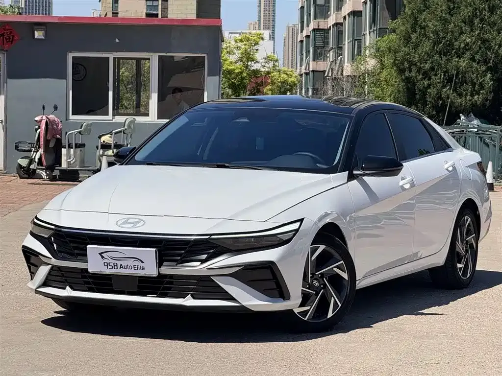 Hyundai Elantra — фото 1