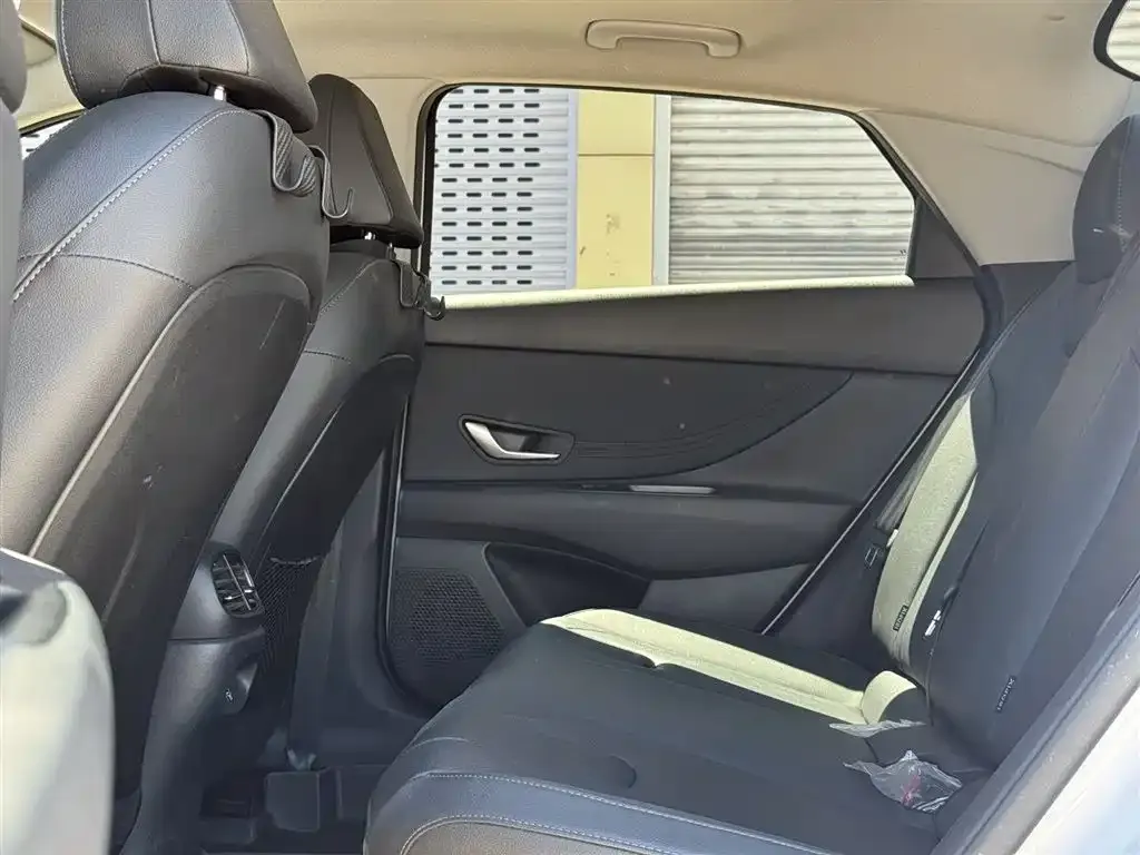 Hyundai Elantra — фото 9