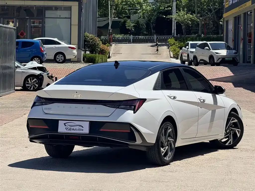 Hyundai Elantra — фото 7