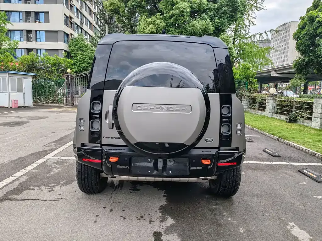 Land Rover Defender — фото 10