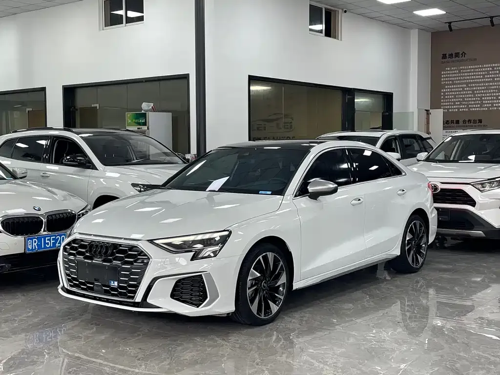 Audi A3 — фото 1