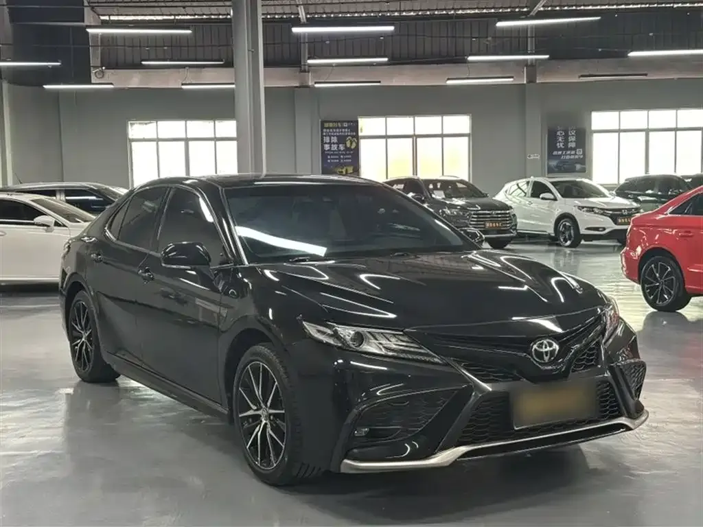 Toyota Camry — фото 10