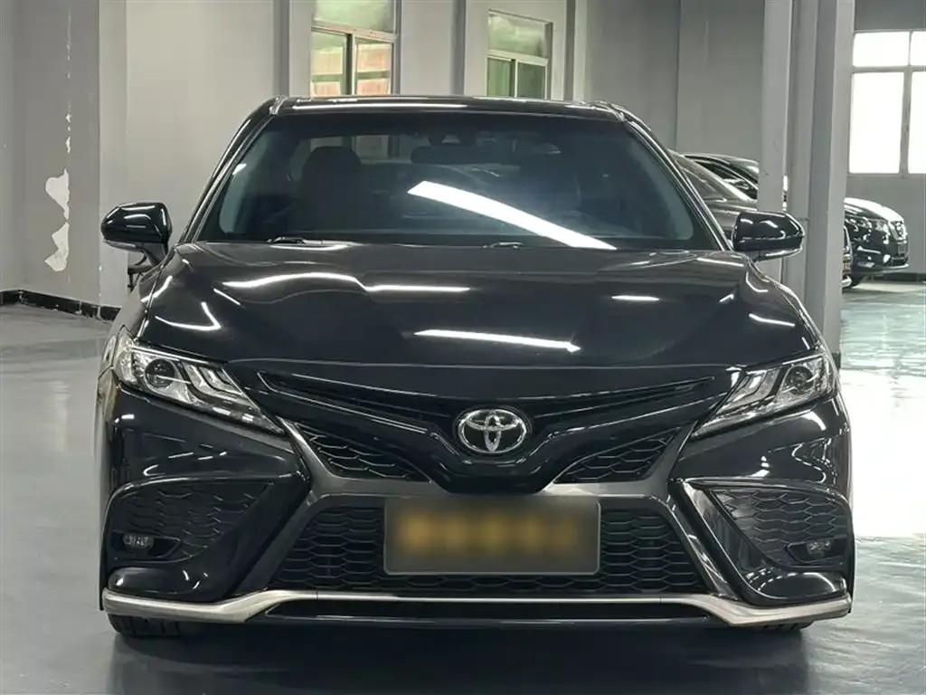 Toyota Camry — фото 7