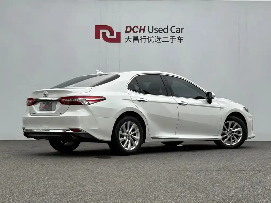 Toyota Camry — фото 5