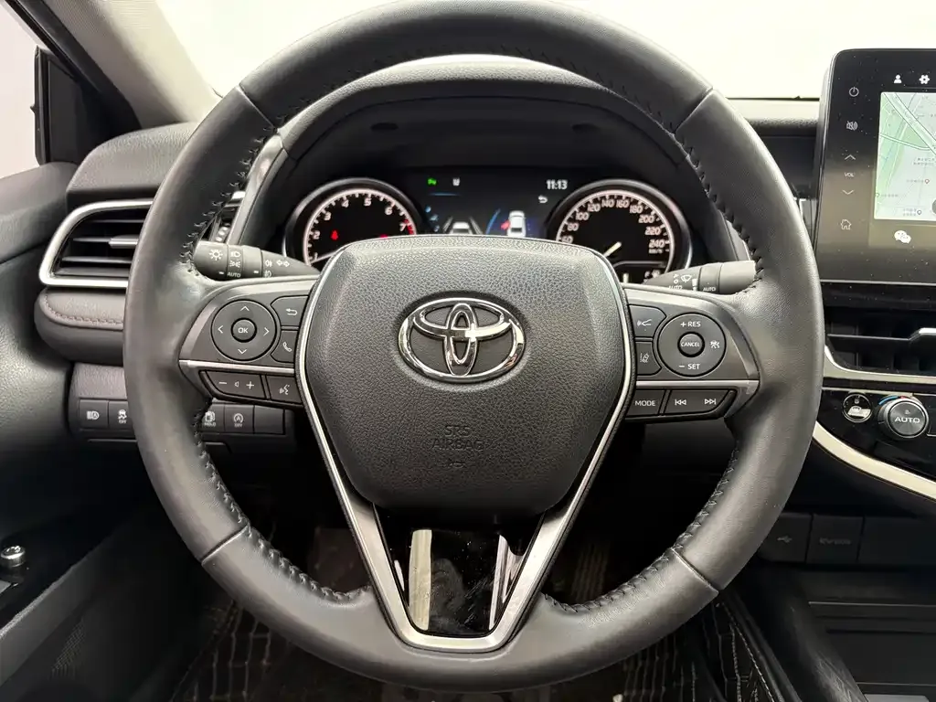 Toyota Camry — фото 7