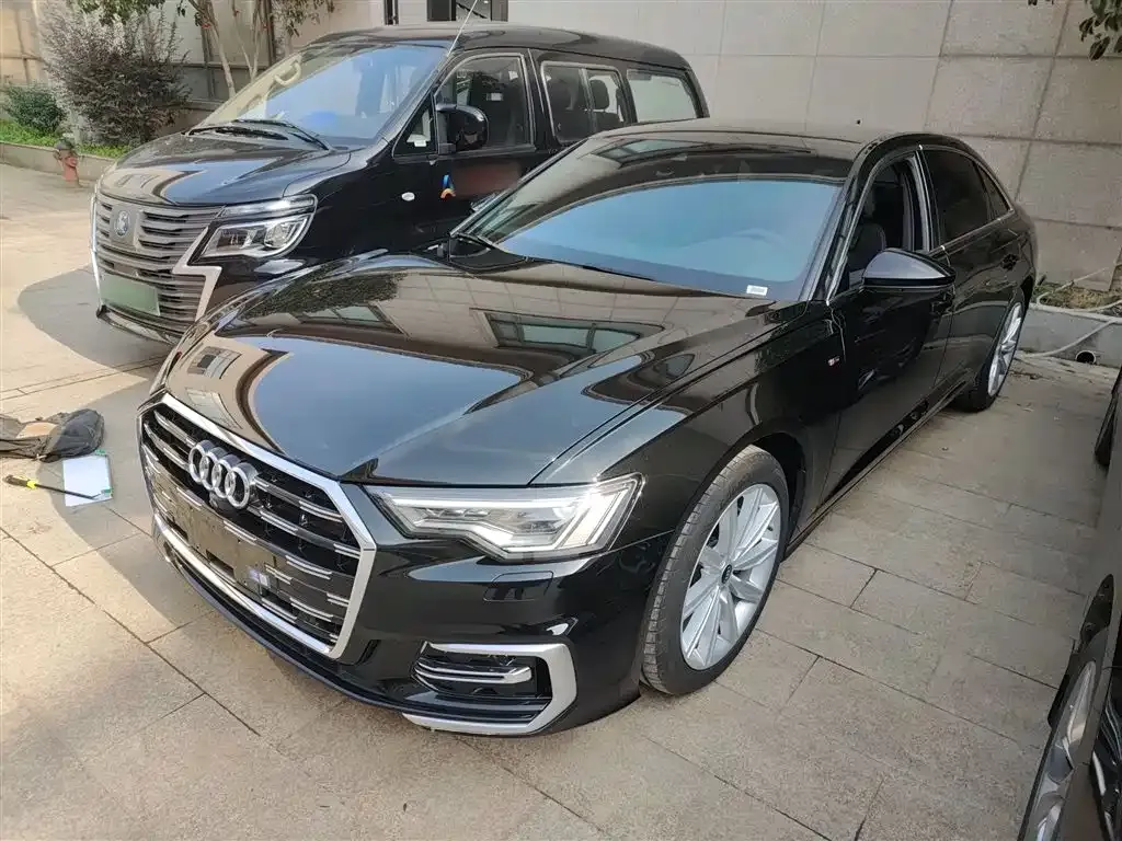 Audi A6L — фото 1