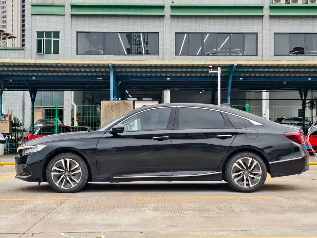 Honda Accord — фото 8