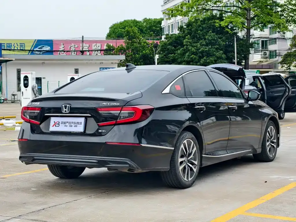 Honda Accord — фото 9