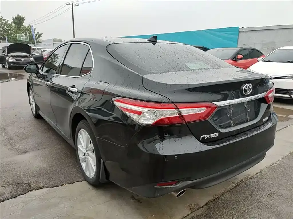 Toyota Camry — фото 2