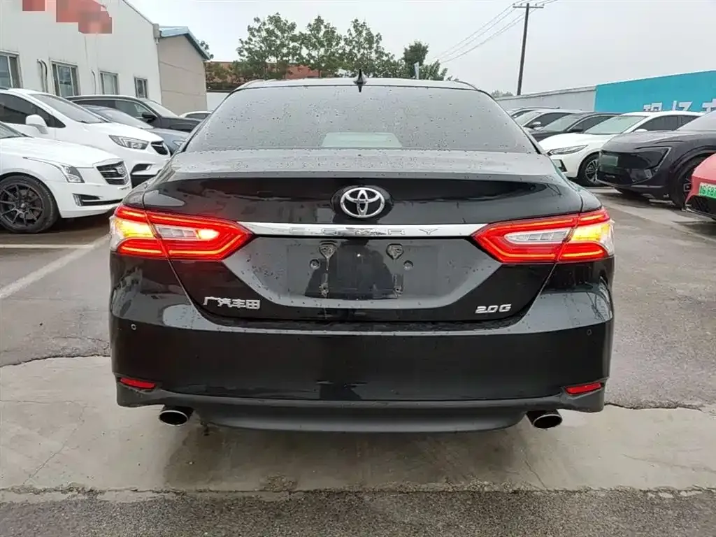 Toyota Camry — фото 10
