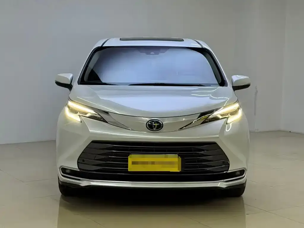 Toyota Sienna — фото 4