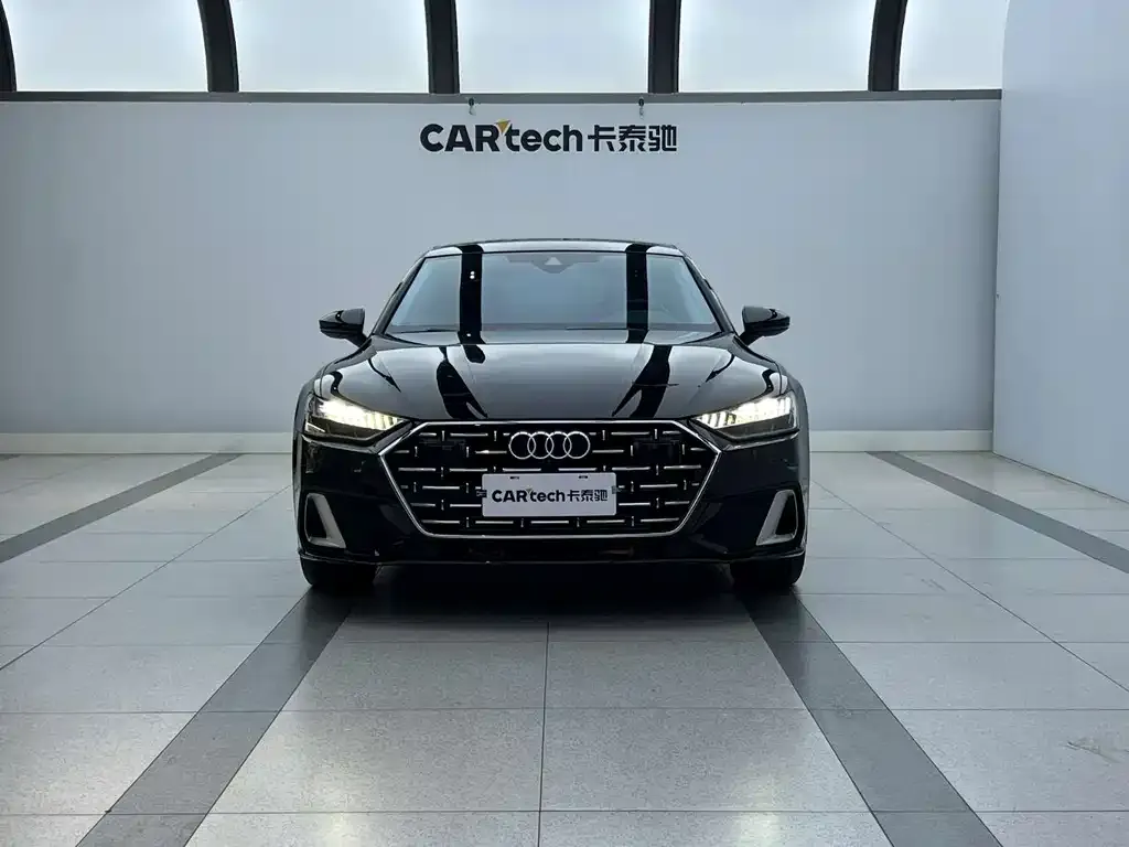 Audi A7L — фото 1