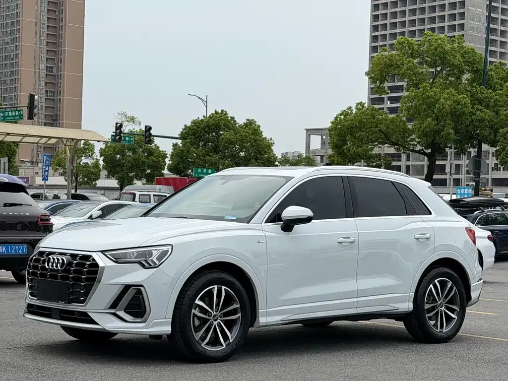 Audi Q3 — фото 1