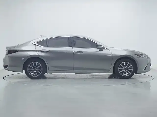 Lexus ES — фото 8