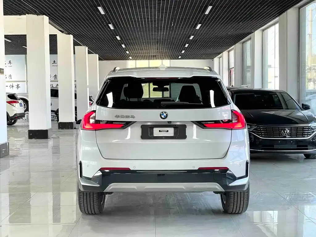 BMW X1 — фото 8