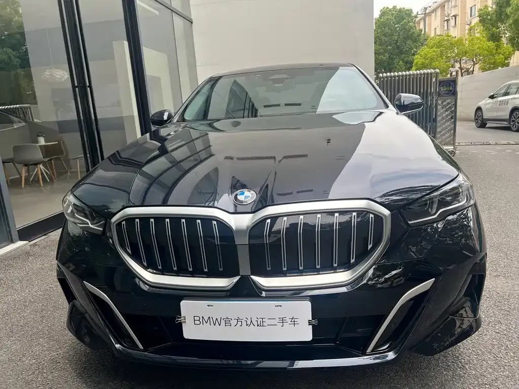 BMW 5 Series — фото 10