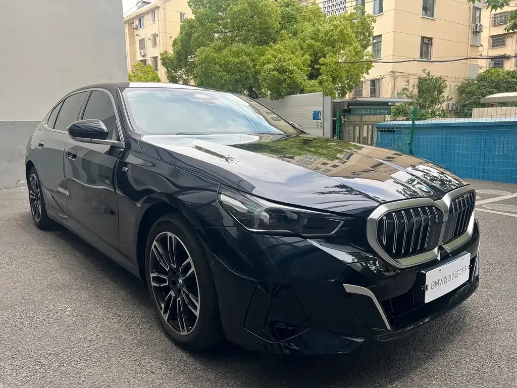 BMW 5 Series — фото 4