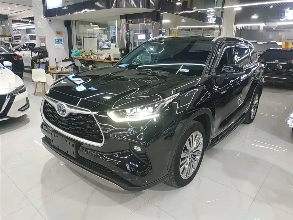 Toyota Highlander — фото 1